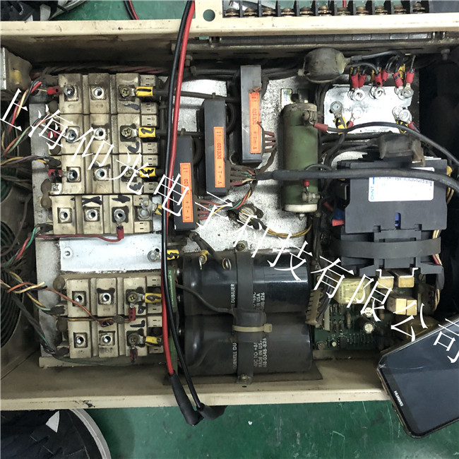物流公司設(shè)備普傳變頻器8093G3上電無(wú)顯示,欠壓保護(hù)故障維修