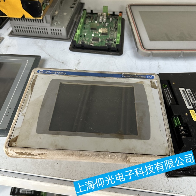 深圳A(yíng)B羅克韋爾2711P-B6M3A觸摸屏通電幾分鐘后屏幕變成藍(lán)屏故障維修點(diǎn)